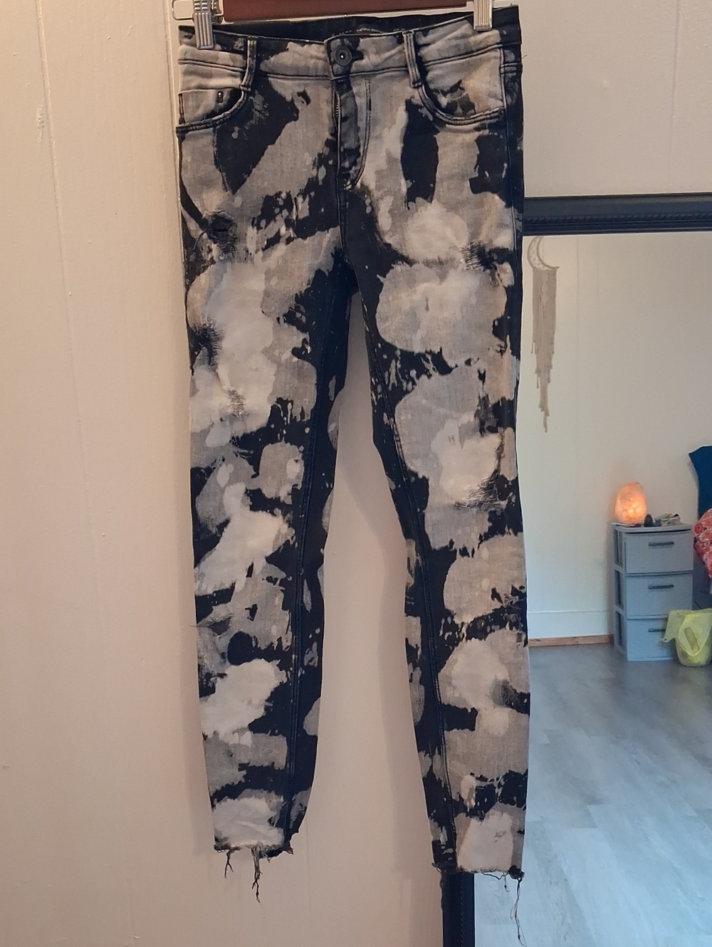 Zara Black, White And Gray Distressed Raw Hem Skinny Jeans Like New